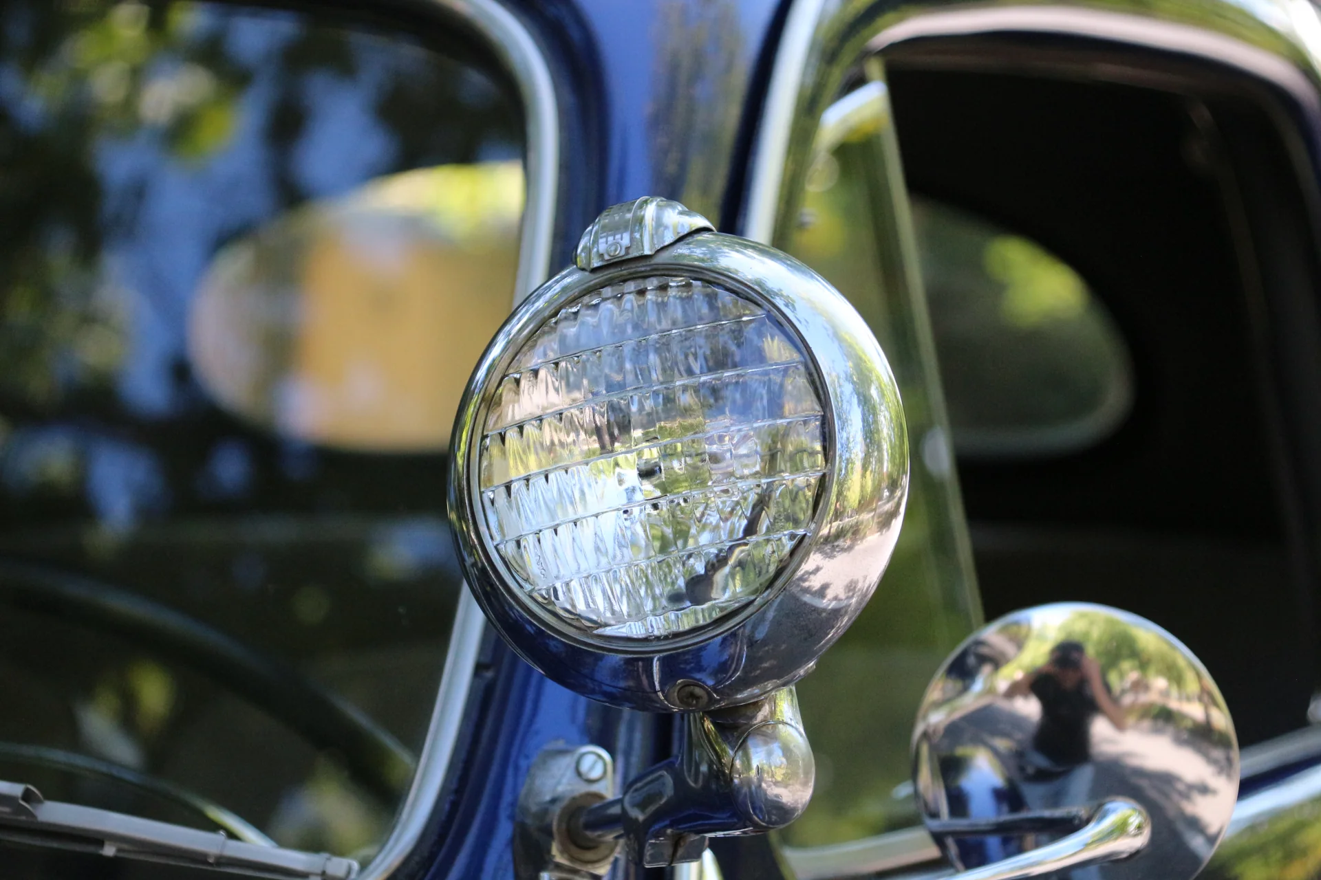 Ford Super Deluxe 1947 detalle frontal y parrilla