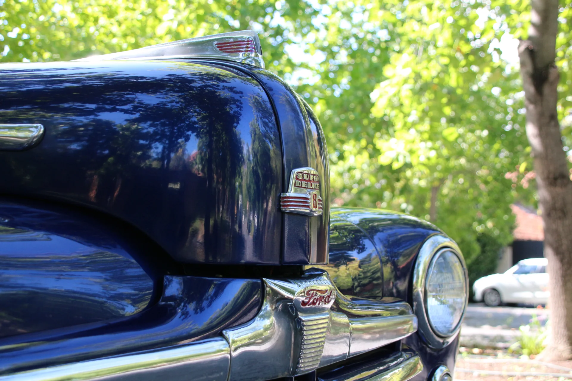 Ford Super Deluxe 1947 en vista lateral completa